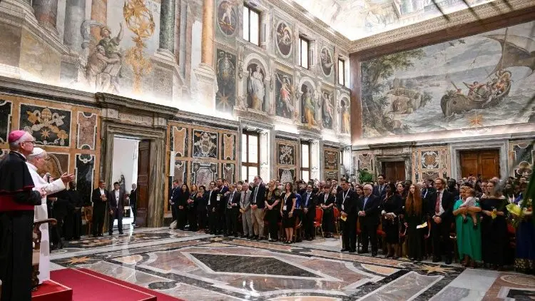 El Papa: El bien de la familia humana no puede sacrificarse por intereses privados.